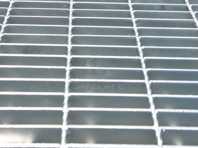 Galvanized steel grating